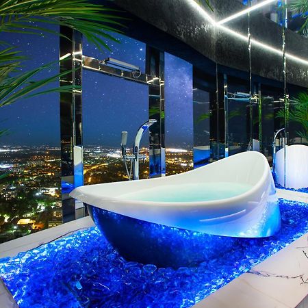 30Th+ Floor Apartments In Sky Tower 弗罗茨瓦夫 外观 照片