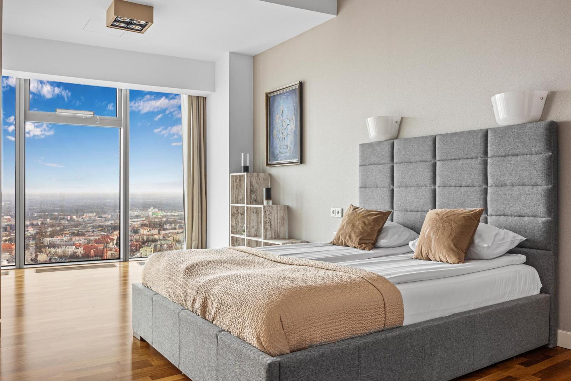 30Th+ Floor Apartments In Sky Tower 弗罗茨瓦夫 外观 照片