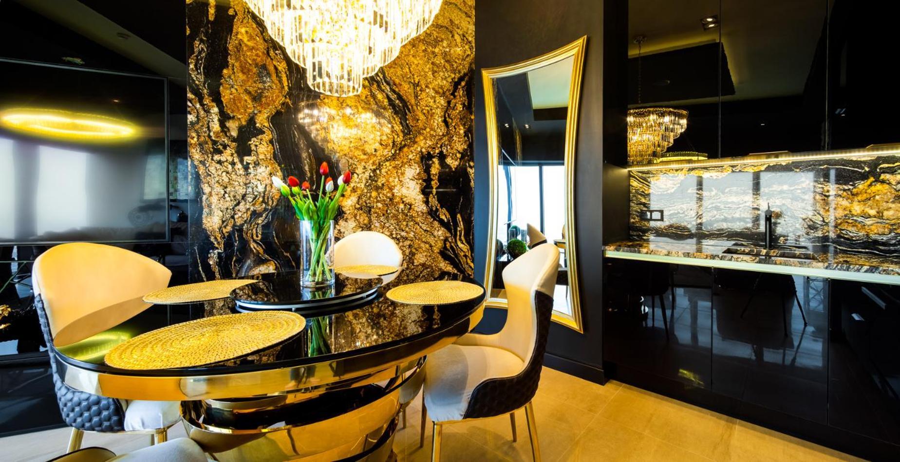 30Th+ Floor Apartments In Sky Tower 弗罗茨瓦夫 外观 照片