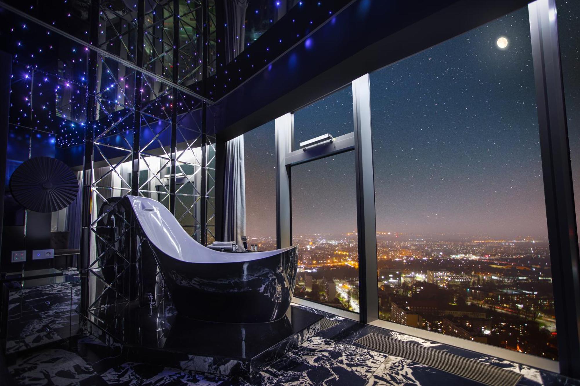 30Th+ Floor Apartments In Sky Tower 弗罗茨瓦夫 外观 照片
